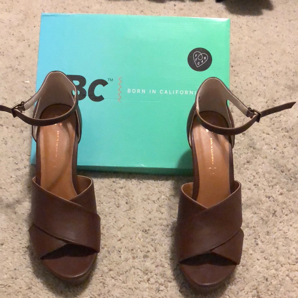 BC Vegan Platform sandal shoes never worn!